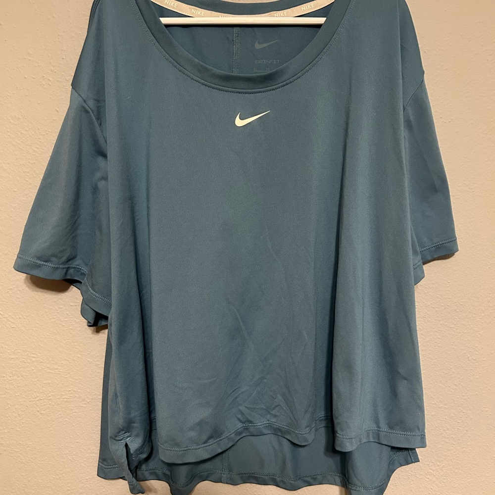 Nike Women's Teal Short Sleeve Tee